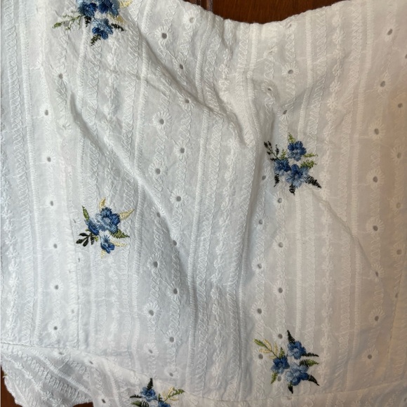 Kirious White Floral Eyelet Ruffle Strap Crop Top Size Medium - Picture 2 of 8
